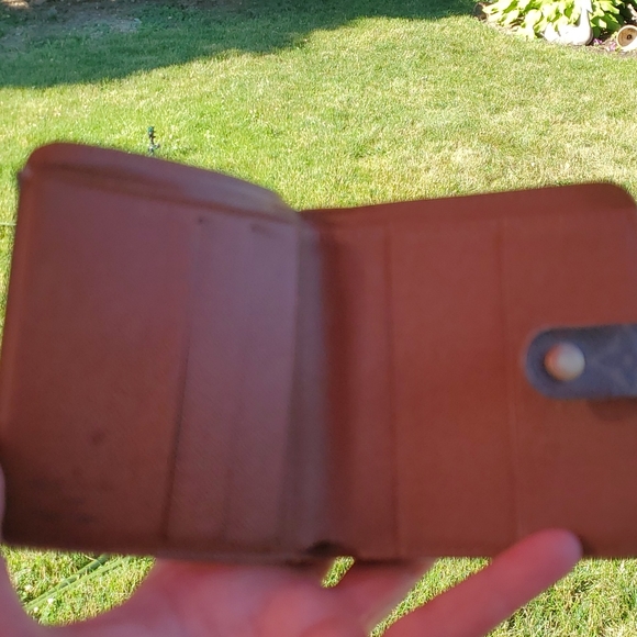 💥💥SOLD💥💥Louis Vuitton wallet - Picture 6 of 9